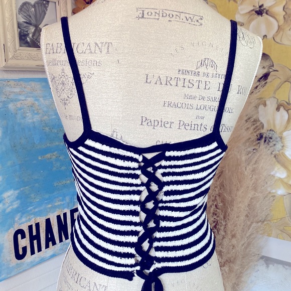 ✨4🛒 $20 ✨  Forever 21 B&W Striped Knit Lace-Up Back Tank Top Sz. M/S  Crop Top - Picture 2 of 12